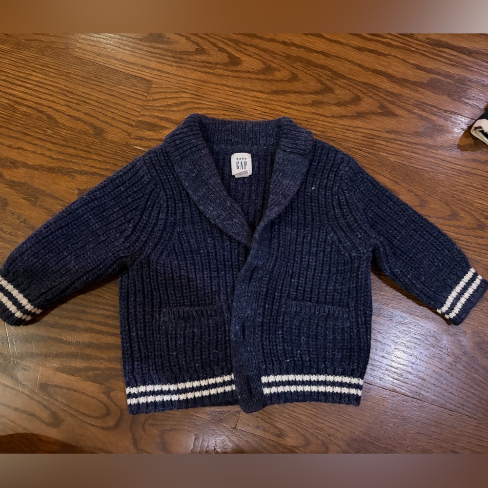 GAP baby sweater 3-6M